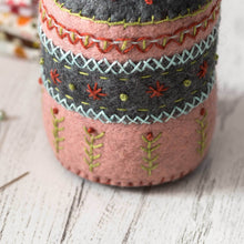 Load image into Gallery viewer, Pincushion Felt Craft Kit